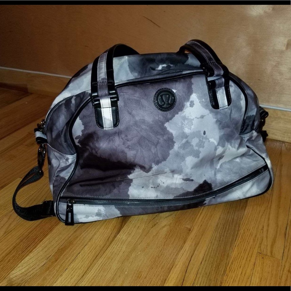 Lululemon gym bag -  excellent condition!!!